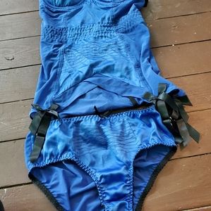 Kiss me deadly lingerie set 34DD / medium